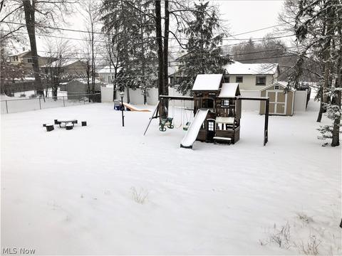 7600 Wake Robin Dr, Parma, OH 44130 photo 4