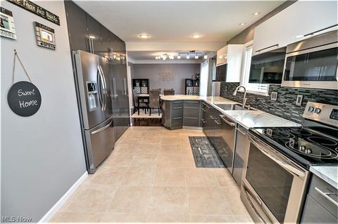 7600 Wake Robin Dr, Parma, OH 44130 photo 10