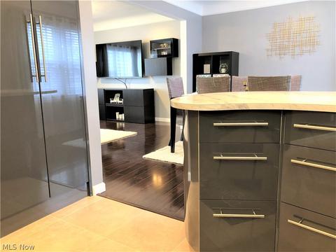 7600 Wake Robin Dr, Parma, OH 44130 photo 9