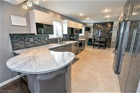 7600 Wake Robin Dr, Parma, OH 44130 photo 8