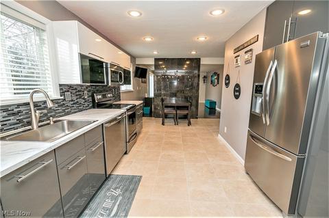 7600 Wake Robin Dr, Parma, OH 44130 photo 11