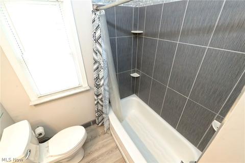 32728 Willowick Dr, Willowick, OH 44095 photo 11