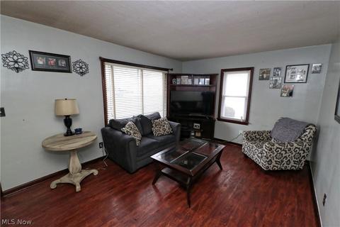 32728 Willowick Dr, Willowick, OH 44095 photo 3