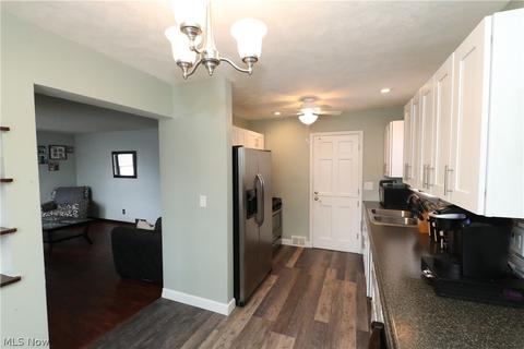 32728 Willowick Dr, Willowick, OH 44095 photo 9