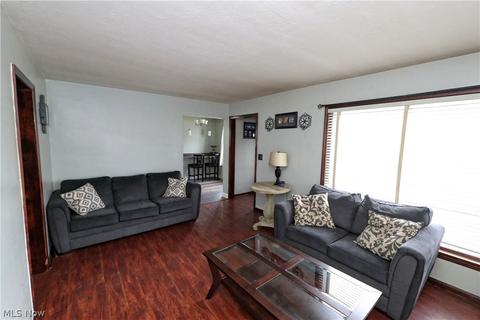 32728 Willowick Dr, Willowick, OH 44095 photo 5