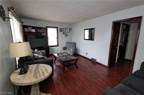 32728 Willowick Dr, Willowick, OH 44095 photo 4