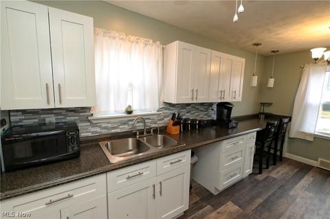 32728 Willowick Dr, Willowick, OH 44095 photo 6