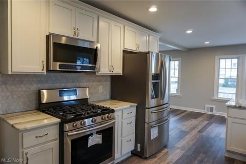 870 E 237th St, Euclid, OH 44123 photo 5