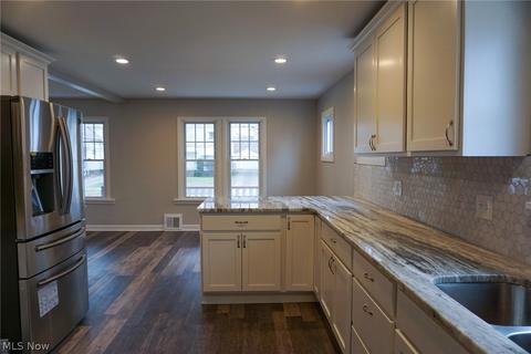 870 E 237th St, Euclid, OH 44123 photo 9