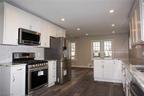 870 E 237th St, Euclid, OH 44123 photo 8