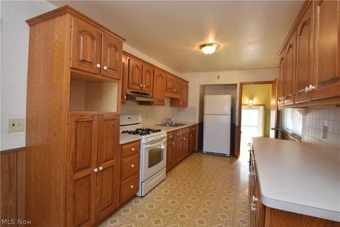 2100 E 42nd St, Lorain, OH 44055 photo 4