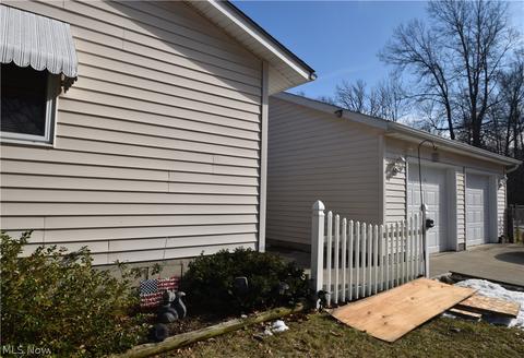 2100 E 42nd St, Lorain, OH 44055 photo 2
