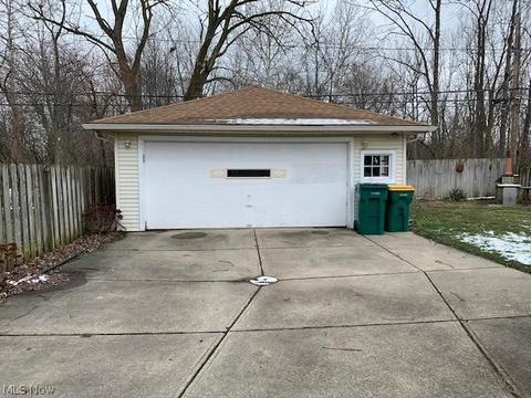 14809 Corridon Ave, Maple Heights, OH 44137 photo 4