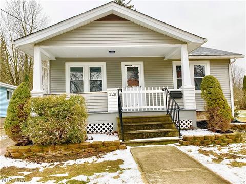 228 Samuel St, Elyria, OH 44035 photo 2