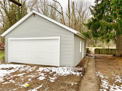 228 Samuel St, Elyria, OH 44035 photo 6