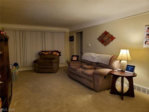10649 Deborah Dr, Parma, OH 44130 photo 2
