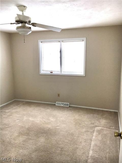 7613 E Linden Ln, Parma, OH 44130 photo 17