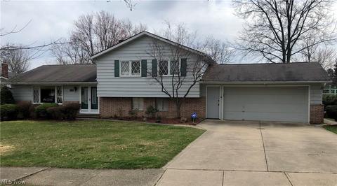 7613 E Linden Ln, Parma, OH 44130 photo 1