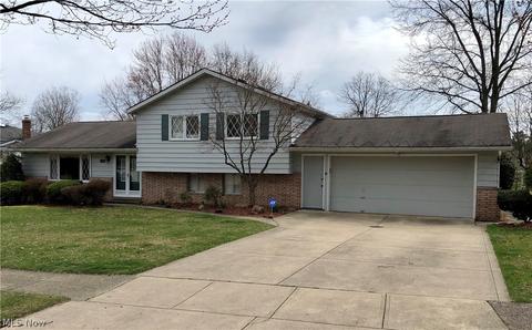7613 E Linden Ln, Parma, OH 44130 photo 2