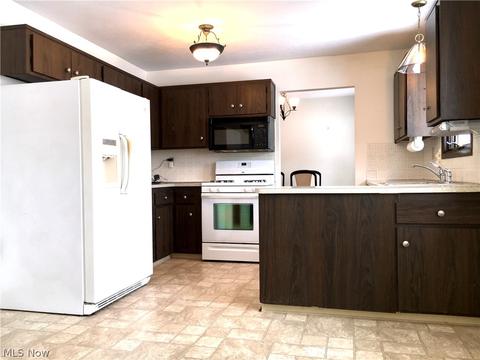 7613 E Linden Ln, Parma, OH 44130 photo 9