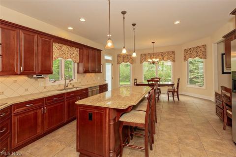 38235 Mcdowell Dr, Solon, OH 44139 photo 3