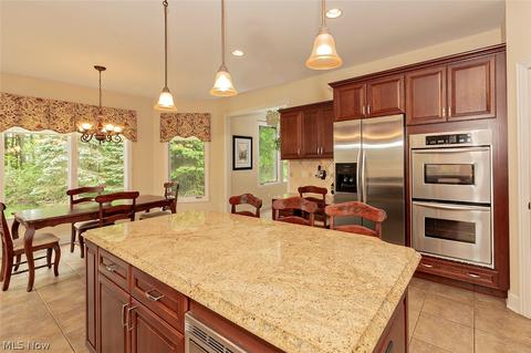 38235 Mcdowell Dr, Solon, OH 44139 photo 4