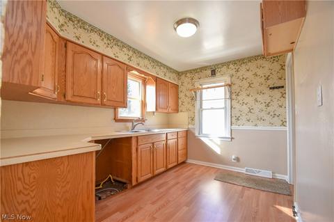 282 Oakview Ave, Struthers, OH 44471 photo 6