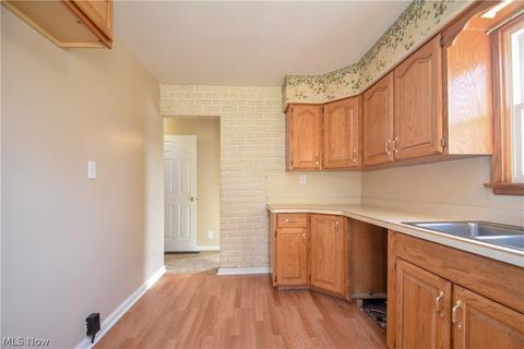 282 Oakview Ave, Struthers, OH 44471 photo 7