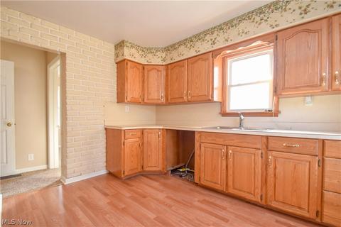 282 Oakview Ave, Struthers, OH 44471 photo 4