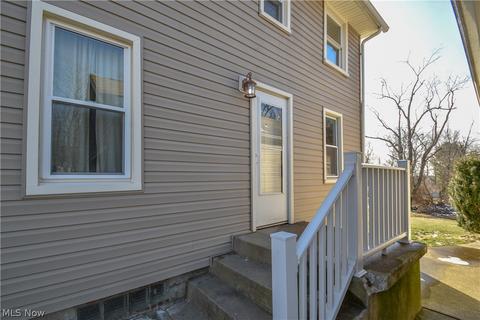 282 Oakview Ave, Struthers, OH 44471 photo 3
