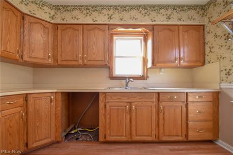 282 Oakview Ave, Struthers, OH 44471 photo 5