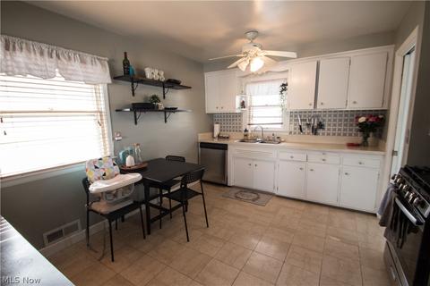 788 Glenhurst Rd, Willowick, OH 44095 photo 5