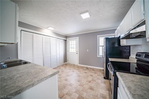 416 Ambler Dr, Elyria, OH 44035 photo 5