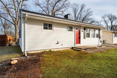 416 Ambler Dr, Elyria, OH 44035 photo 2