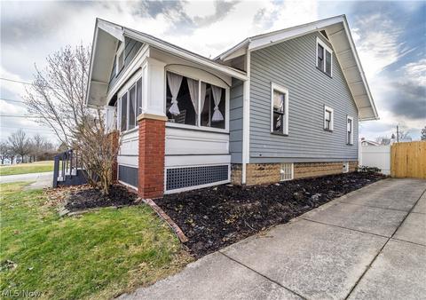 1160 Linden Ave, Akron, OH 44310 photo 2