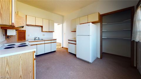 304 Walnut St, Belpre, OH 45714 photo 4