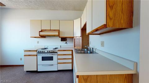 304 Walnut St, Belpre, OH 45714 photo 8