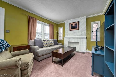 6911 Gerald Ave, Parma, OH 44129 photo 2