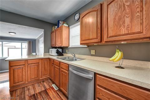 6911 Gerald Ave, Parma, OH 44129 photo 3
