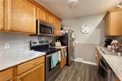 666 Plainfield Rd, Akron, OH 44312 photo 8