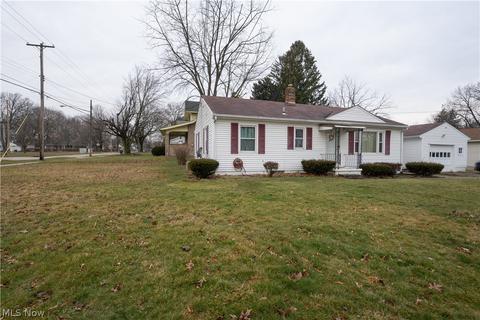 666 Plainfield Rd, Akron, OH 44312 photo 2
