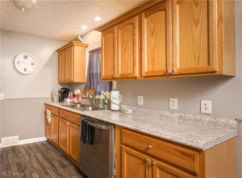 666 Plainfield Rd, Akron, OH 44312 photo 9