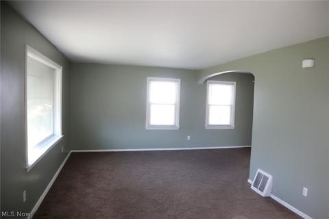 371 Longfellow St, Elyria, OH 44035 photo 5