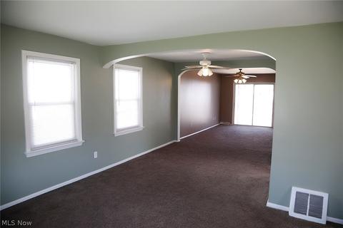 371 Longfellow St, Elyria, OH 44035 photo 4