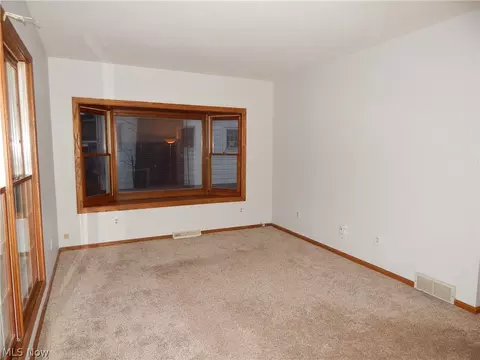 7246 Jackson St, Mentor, OH 44060 photo 2