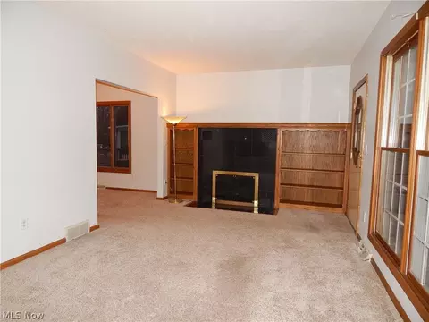 7246 Jackson St, Mentor, OH 44060 photo 3