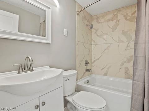 571 Poland Ave, Struthers, OH 44471 photo 8