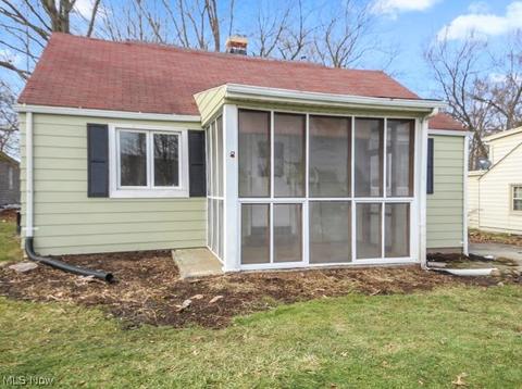 571 Poland Ave, Struthers, OH 44471 photo 1