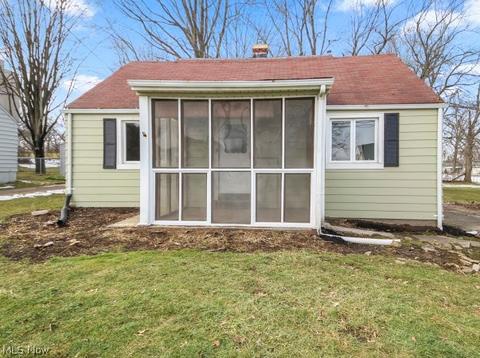 571 Poland Ave, Struthers, OH 44471 photo 14