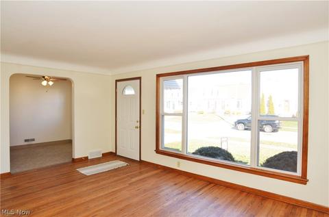 5415 Morningside Dr, Parma, OH 44129 photo 3